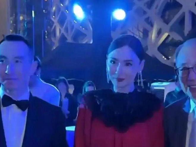 二房儿子的“江湖地位”被展现得淋漓尽致九游会真人游戏第一品牌澳门这一夜赌王(图2)