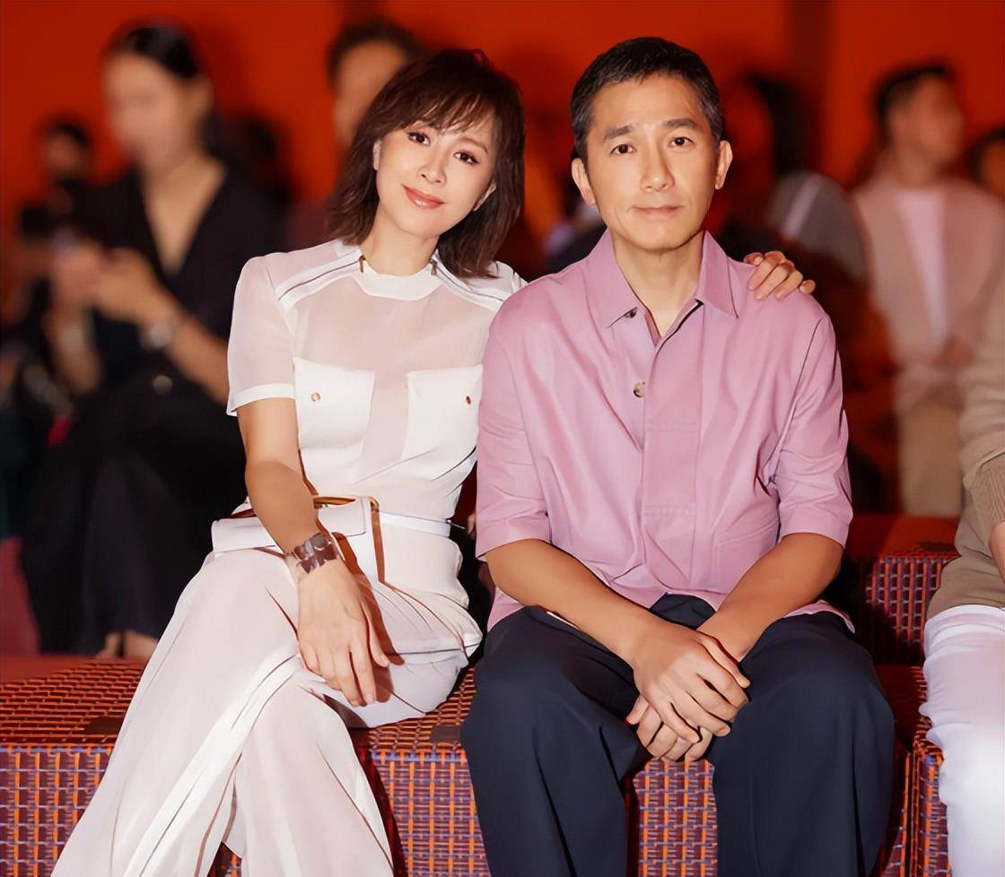 各玩各的、日常出轨、同居20年不领证坚持aaj9九游真人游戏第一品牌最奇葩5对明星夫妇：(图8)