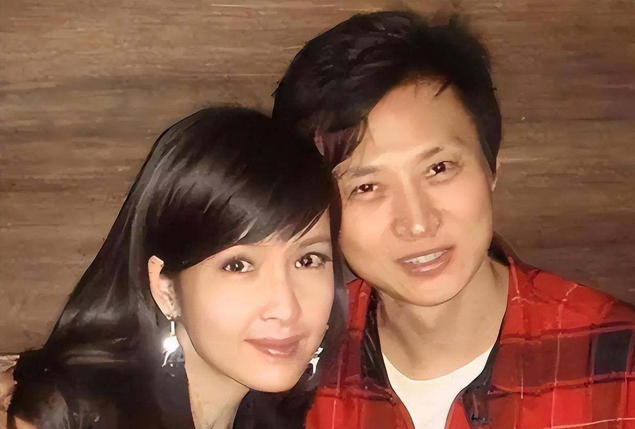 各玩各的、日常出轨、同居20年不领证坚持aaj9九游真人游戏第一品牌最奇葩5对明星夫妇：(图12)