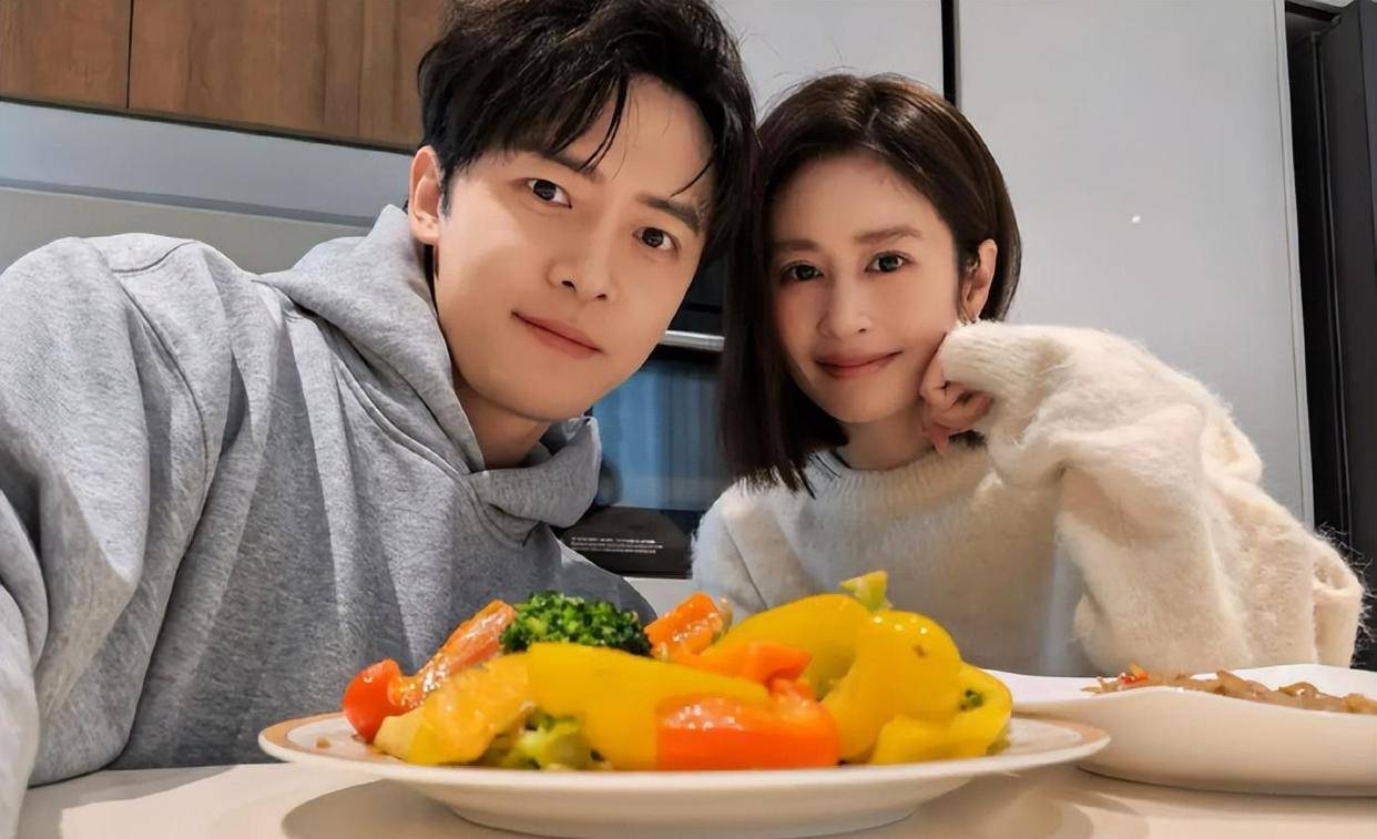 各玩各的、日常出轨、同居20年不领证坚持aaj9九游真人游戏第一品牌最奇葩5对明星夫妇：(图13)