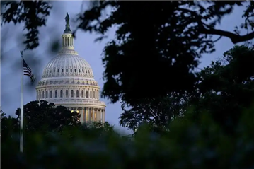 场拦截充电宝”疑似流入二手平台？机场回应！九游会j9入口登录新版7点出发丨大量“机(图4)